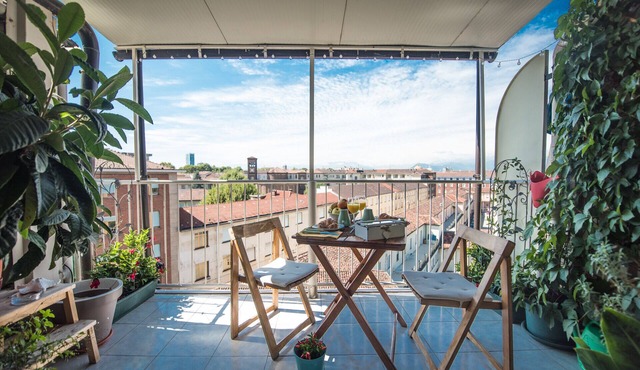 New picturesque and central penthouse, with a splendid view of the mountains