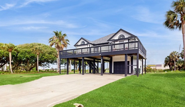 New Pirates Beach Home "Mimosa Manor" | Large Deck & Grill | Walk to Gulf