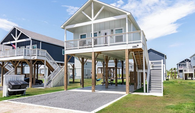 New Pool 🏖️ 4 Min Walk to Beach ⛵️RV/EV Hook-up, Obser Deck, Pond, Karaoke set!