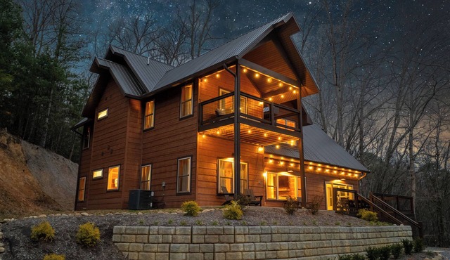 New Pool Cabin! Luxury Design, Game Rm, Hot Tub!