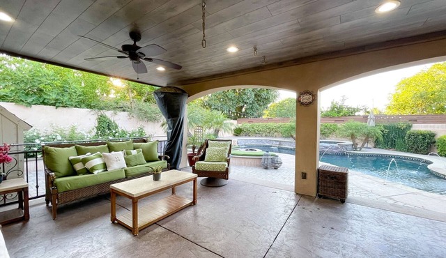 New Pool Home w/Firepit and Outdoor Kitchen minutes from Universal and Six Flags