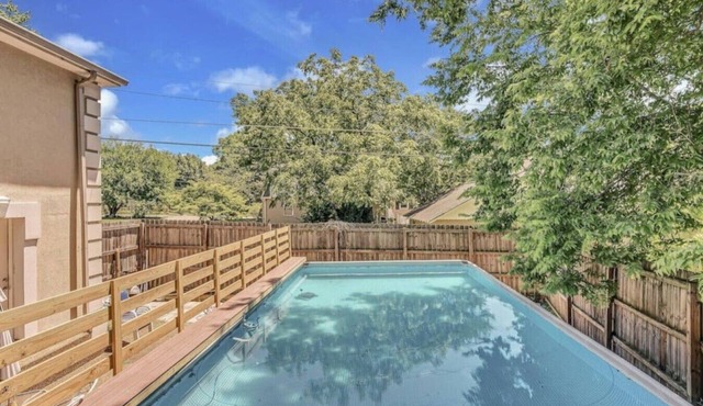 New Pool & Hot Tub! 5.5 Baths Close to Downtown!