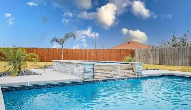 New! Pool * Hot Tub* Gameroom *