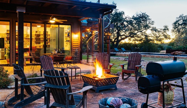 NEW Pool, Hot Tub, Ping Pong, Fire Pit, Views on Stunning 5-acre Retreat!