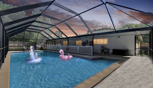 NEW Pool House Retreat Houston China Town