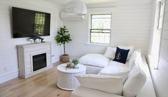 New Pool Lovely Home Mins away from Town & Beach