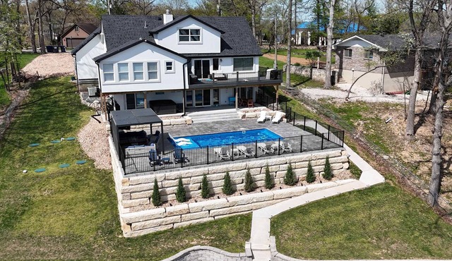 NEW! POOL OPEN APRIL 1ST! Hot Tub Sauna Sleeps 20!