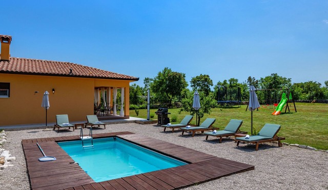 New pool villa, private 4000 sqm garden