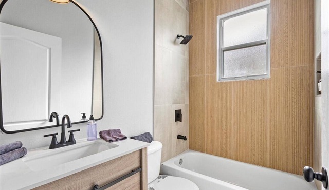 NEW! Poolside Oasis - Spacious Modern Home - Pool Home Just RENOVATED!