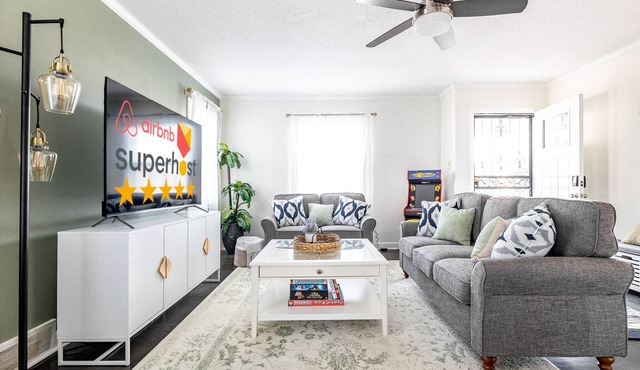 *NEW* Popcorn & Pacmac | Delightful Memphis gem