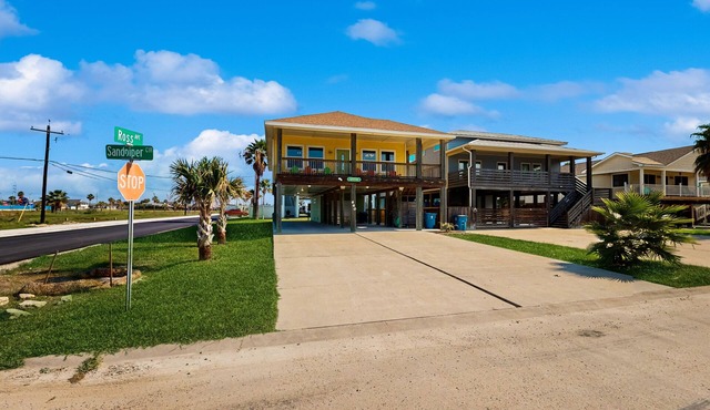 New Port Aransas Home with WiFi & Bay Views - Near Community Park & Pool
