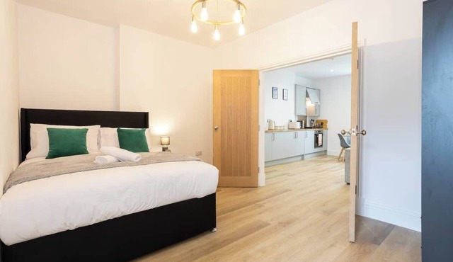 NEW! Pristine Flat, Ideal for Business, Sleeps 4!