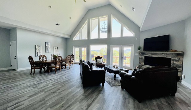 New! Private 5BR 5,000 SqFt Lake House on 7 Acres