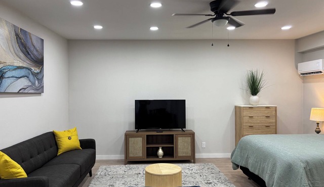 New private and modern suite 1/1 pet friendly