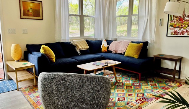 New Private Cottage with Hot Tub Steps from Garden of the Gods