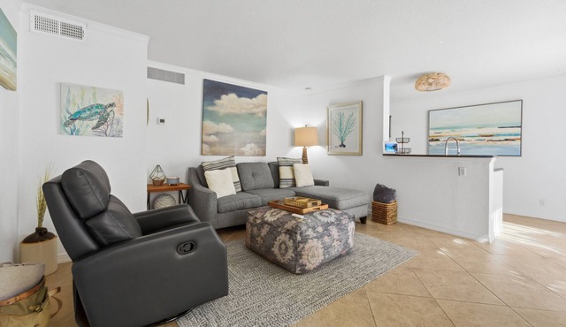 NEW! Private Cozy Escape, Walk to Beach, Comm Pool