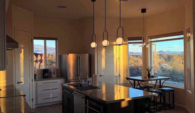 New Private Desert Escape, Mtn Views with AC in sunny Tucson