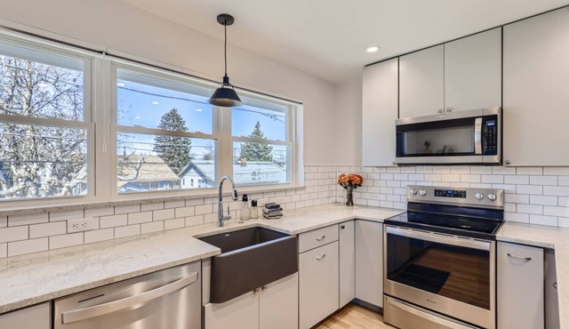 New! Private Guest House Located in Trendy Berkeley - Walkable - Fenced Patio