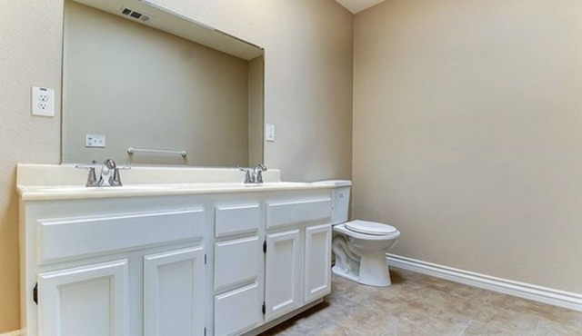 NEW! Private Guesthouse w/shared pool & fire pit