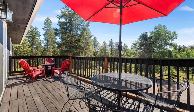 NEW! Private Mountain home in Conifer: Hot tub, game room, pets. Near Red Rocks!