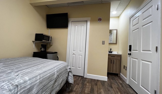 New private suite room inside the apartments building loft by UAB/Downtown.