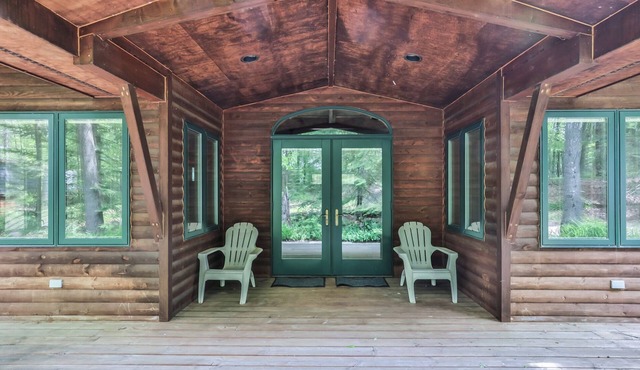 NEW! Private, waterfront home with glass enclosed sunroom, gazebo and fire pit.