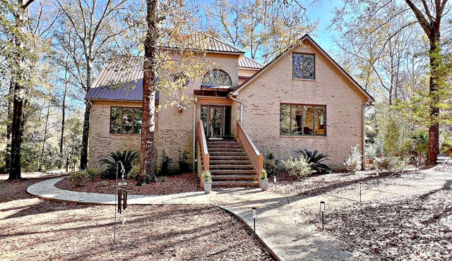 New Property Alert! Check out this MASSIVE Luxury House. Pet Friendly!