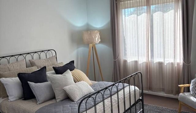 New Property Special-100m Highton Village - $150/n