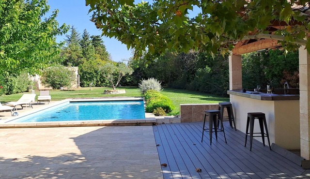 New : Provencal Mas with swimming pool, Outdoor kitchen, large wooded grounds