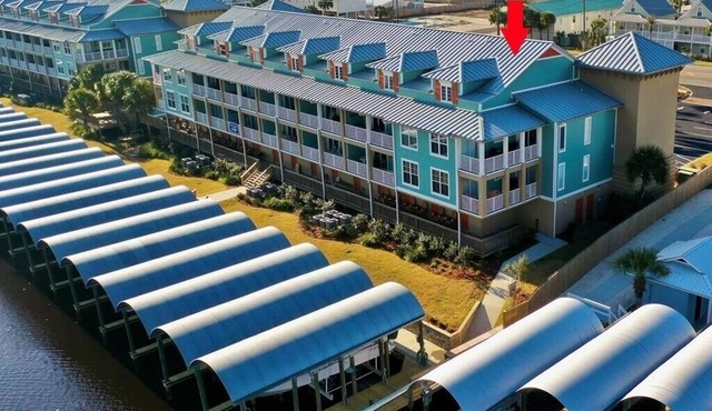 NEW PRVTE BOAT SLIP w/LIFT, WKLY DISCS, RENOVATED, WALK TO BEACH, POOL, HOT TUB