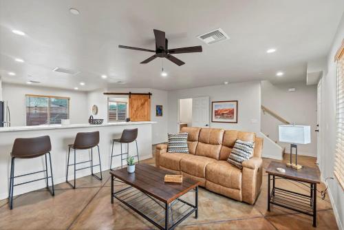 New Pueblo Style Casita - Near Mercado - City View