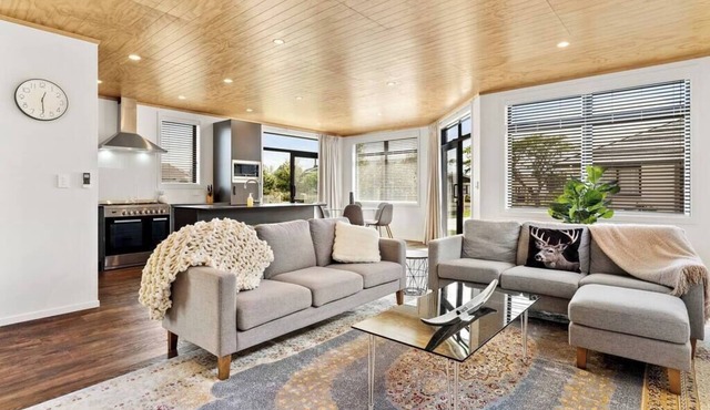 New, purpose built, executive holiday home, centre of town.