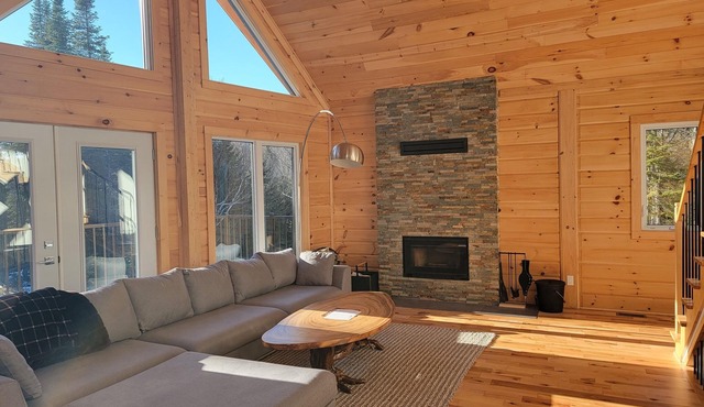 New, quiet, light-filled luxury on 8 acres in Mont- Tremblant