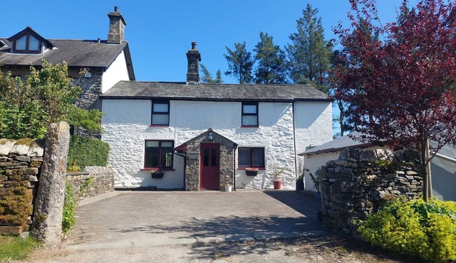 NEW, Quiet rural location, large enclosed garden,log burner, access to Kendal