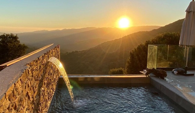 New quiet upscale air-conditioned villa + T2 with heated pool & sea view