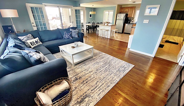 NEW! Ray of Sunshine+ Family+ Dogs O.K.