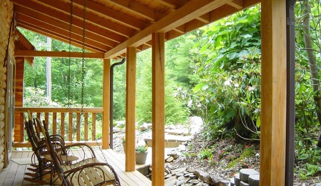 New red cedar log home just off the blue ridge parkway in Little Switzerland, NC