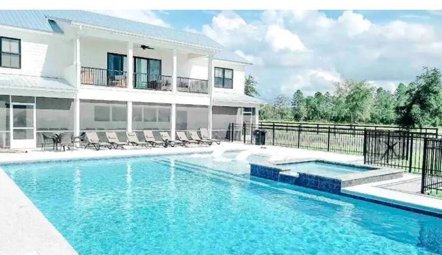 NEW Red River Estate, Luxurious 5 BR home w/pool!