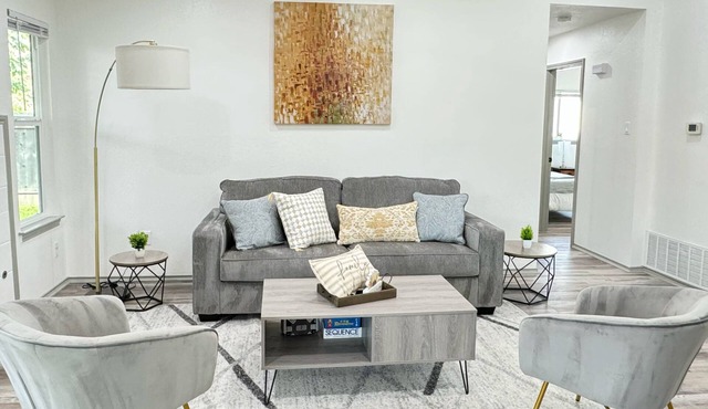 New Relax Modern Luxury 3BR2Bath Home Sleeps 10, close to Lake Travis and Domain