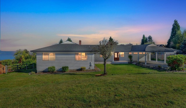 NEW! Relaxing 5 BR Coastal Escape with Amazing Views