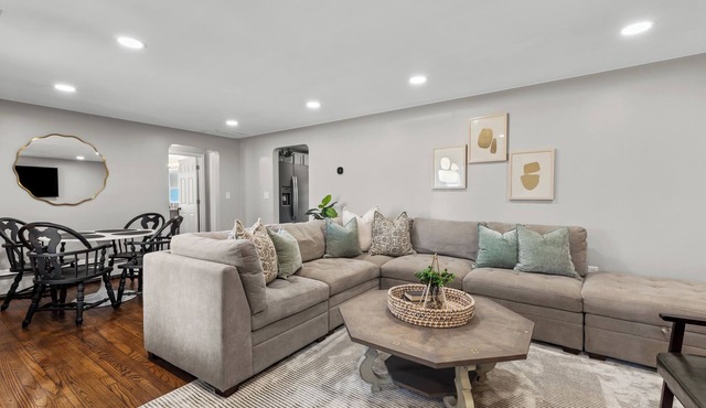 NEW! Relaxing & Peaceful 2 BR FLAT | Top Location