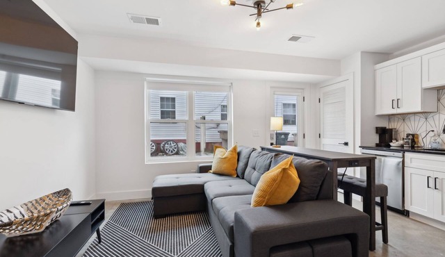 NEW Relaxing Unit Close to Broadway & Downtown!