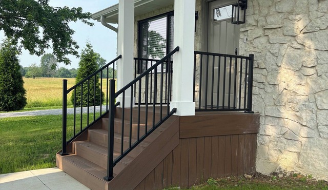 NEW REMODEL! Creek Stone Retreat-Charming home just 20 minutes from Paducah,