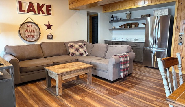 New Remodel in Crosslake! Great location in town and on chain with hot tub!