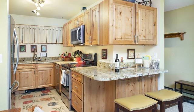 NEW REMODEL - Romantic & Relaxing, cozy Vail get-a-way or Steadman retreat.
