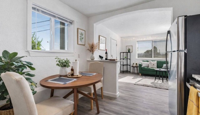 New Remodeled 1BR/1BA in DT Tacoma - 1