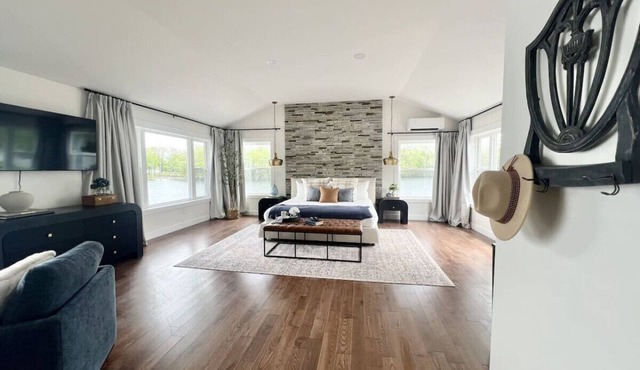 NEW! Remodeled 5BR/3.5BA Lake House!