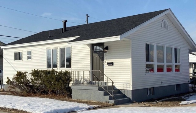 NEW remodeled BEAUTIFUL HOME. Optional top only or bottom or full house -