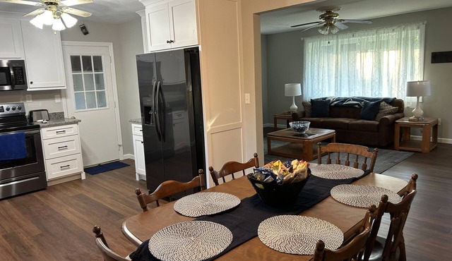 New Remodeled home. Quiet family neighborhood. 15 mins to PSU.
