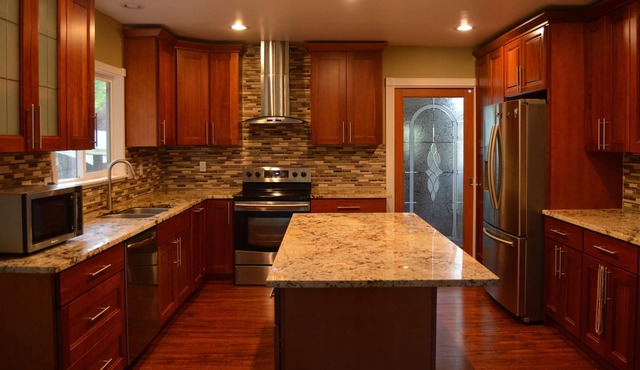 New remodeled house with big deck, walking distance to Microsoft